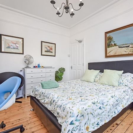 Groves 4 Bedroom, Shepherds Bush Лондон Экстерьер фото