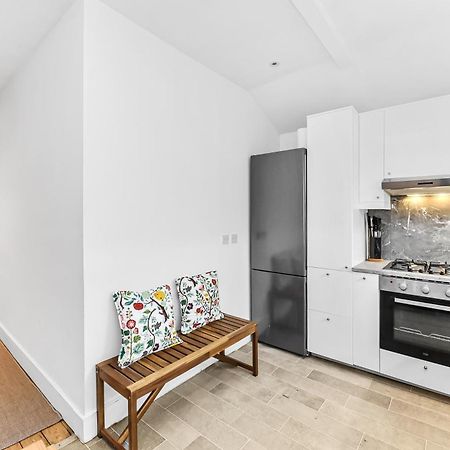 Groves 4 Bedroom, Shepherds Bush Лондон Экстерьер фото