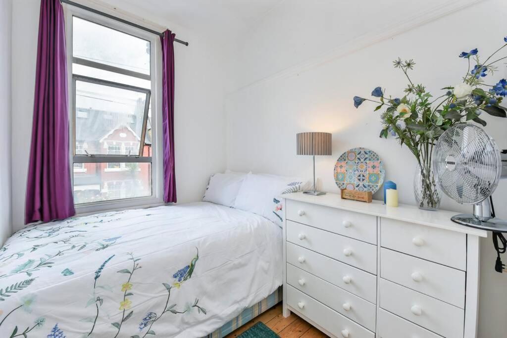 Groves 4 Bedroom, Shepherds Bush Лондон Экстерьер фото