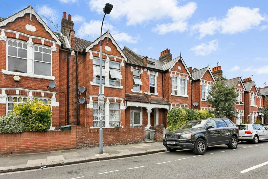 Groves 4 Bedroom, Shepherds Bush Лондон Экстерьер фото