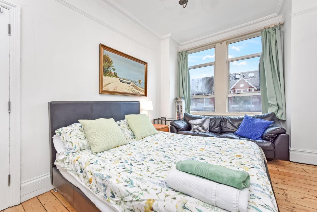 Groves 4 Bedroom, Shepherds Bush Лондон Экстерьер фото