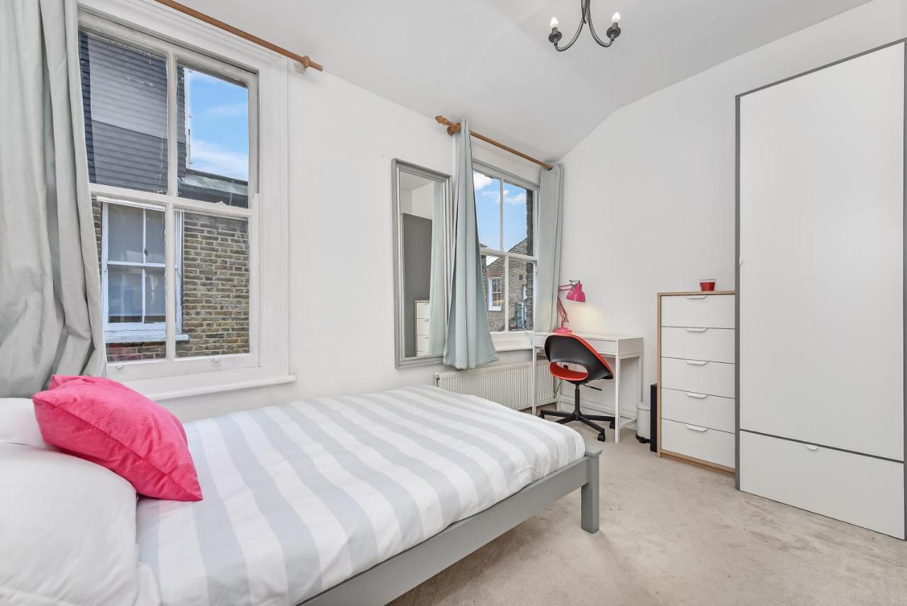 Groves 4 Bedroom, Shepherds Bush Лондон Экстерьер фото