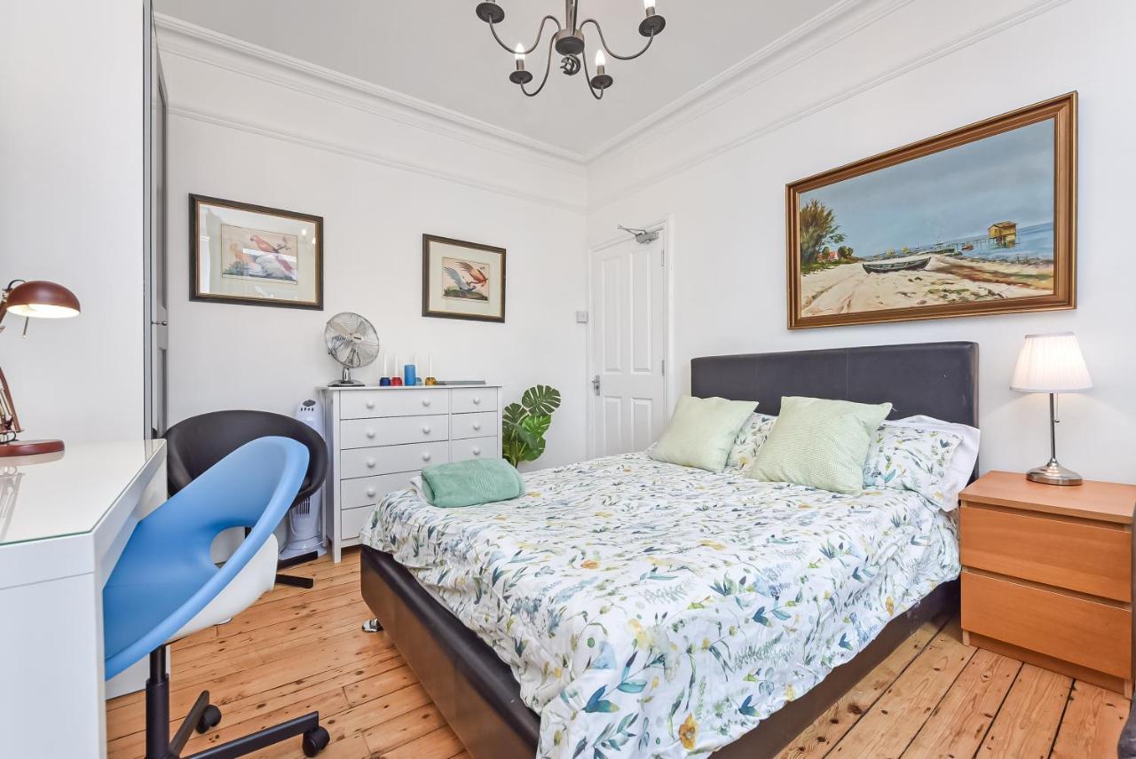 Groves 4 Bedroom, Shepherds Bush Лондон Экстерьер фото