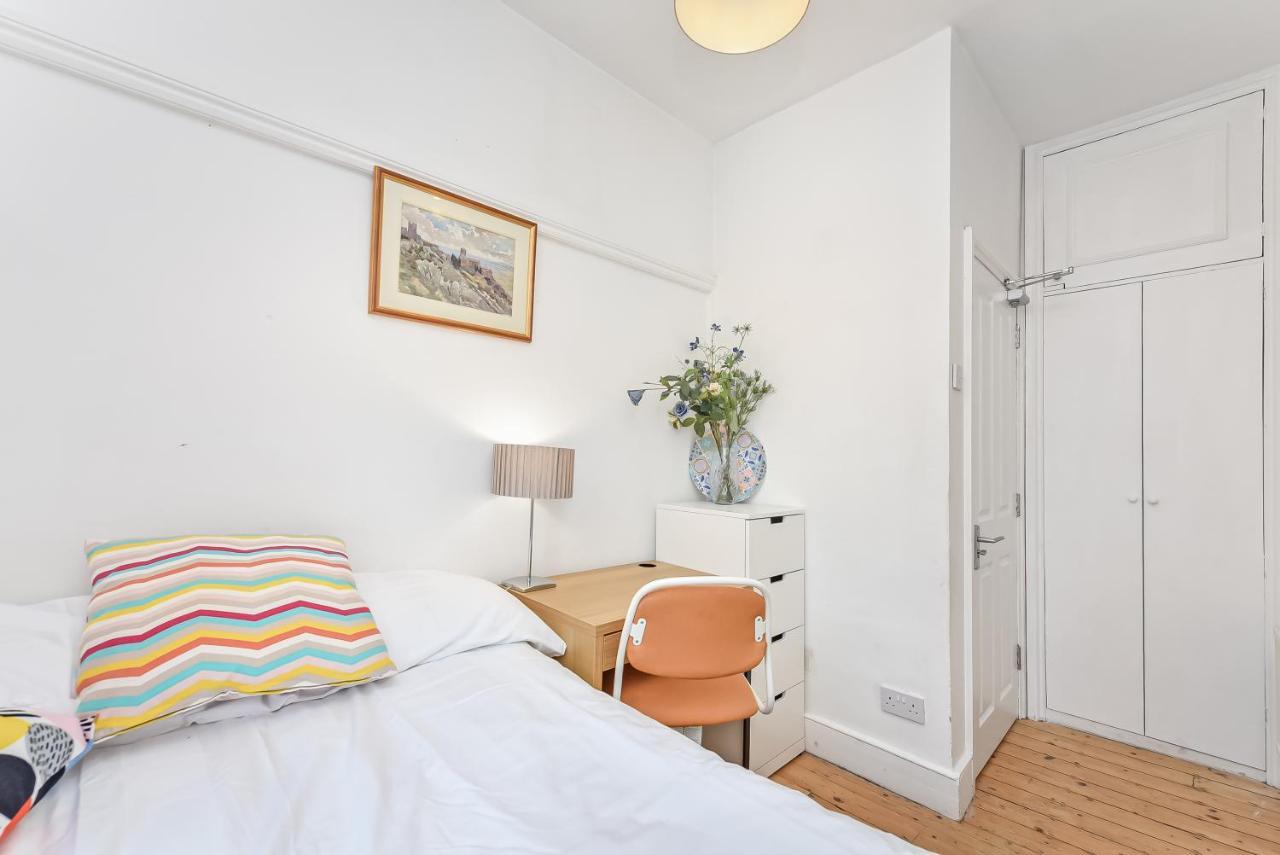 Groves 4 Bedroom, Shepherds Bush Лондон Экстерьер фото