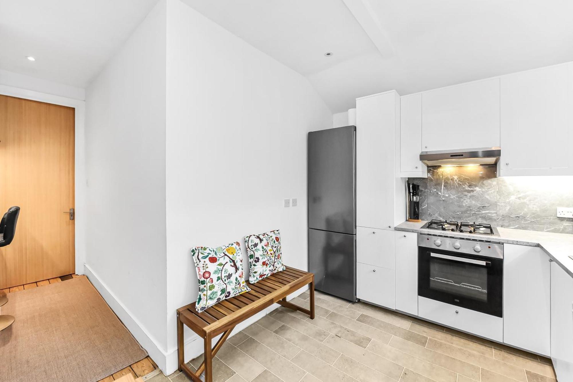 Groves 4 Bedroom, Shepherds Bush Лондон Экстерьер фото