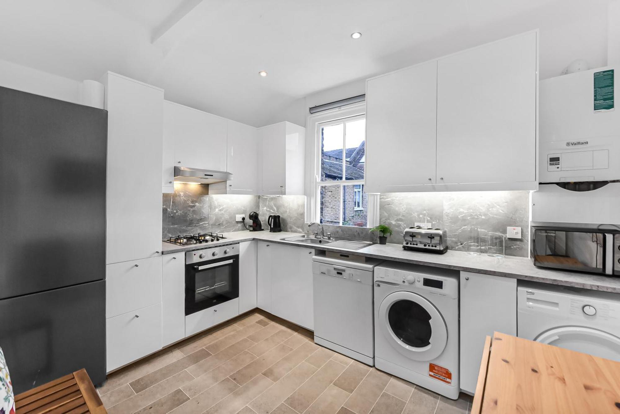 Groves 4 Bedroom, Shepherds Bush Лондон Экстерьер фото
